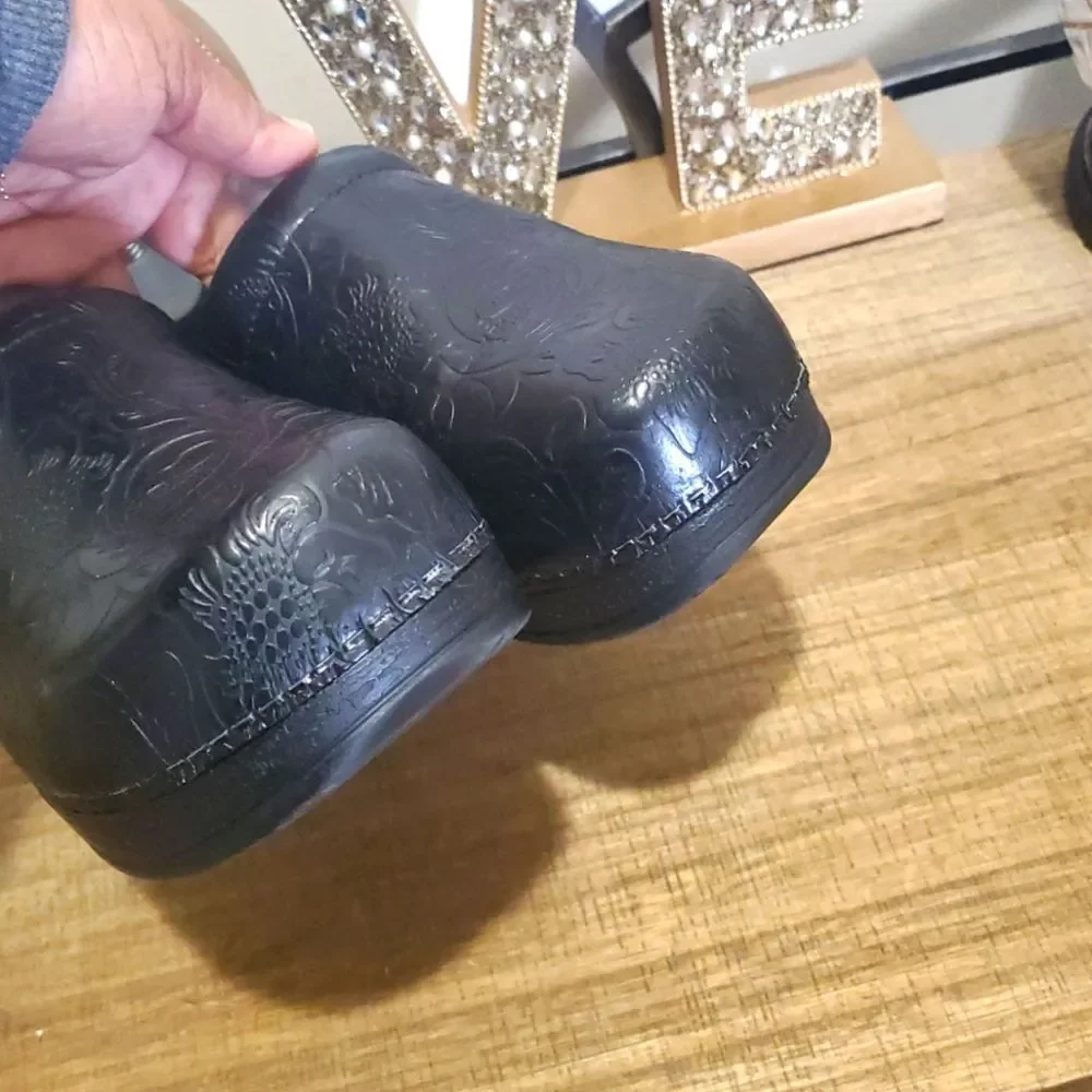 GH BASS & Co Embossed MELINDA Slip On Clog Comfort Shoes Black Women's Sz 10